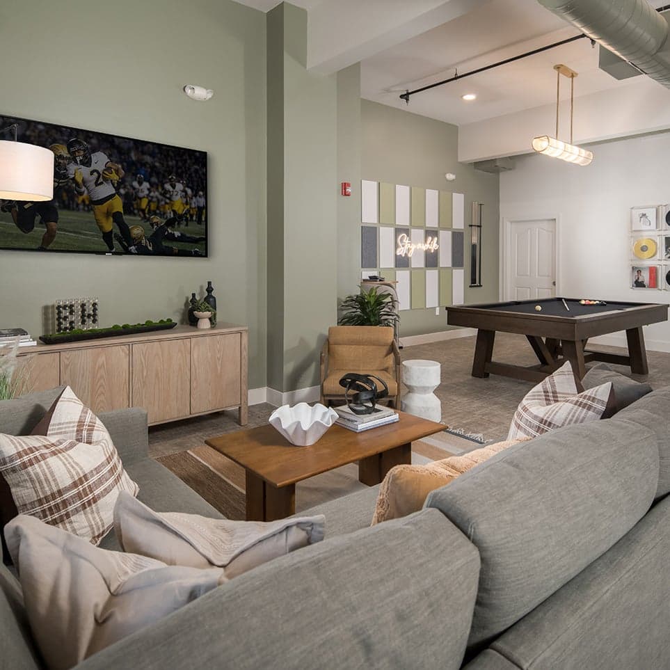 BSL-Clubhouse-TV-01